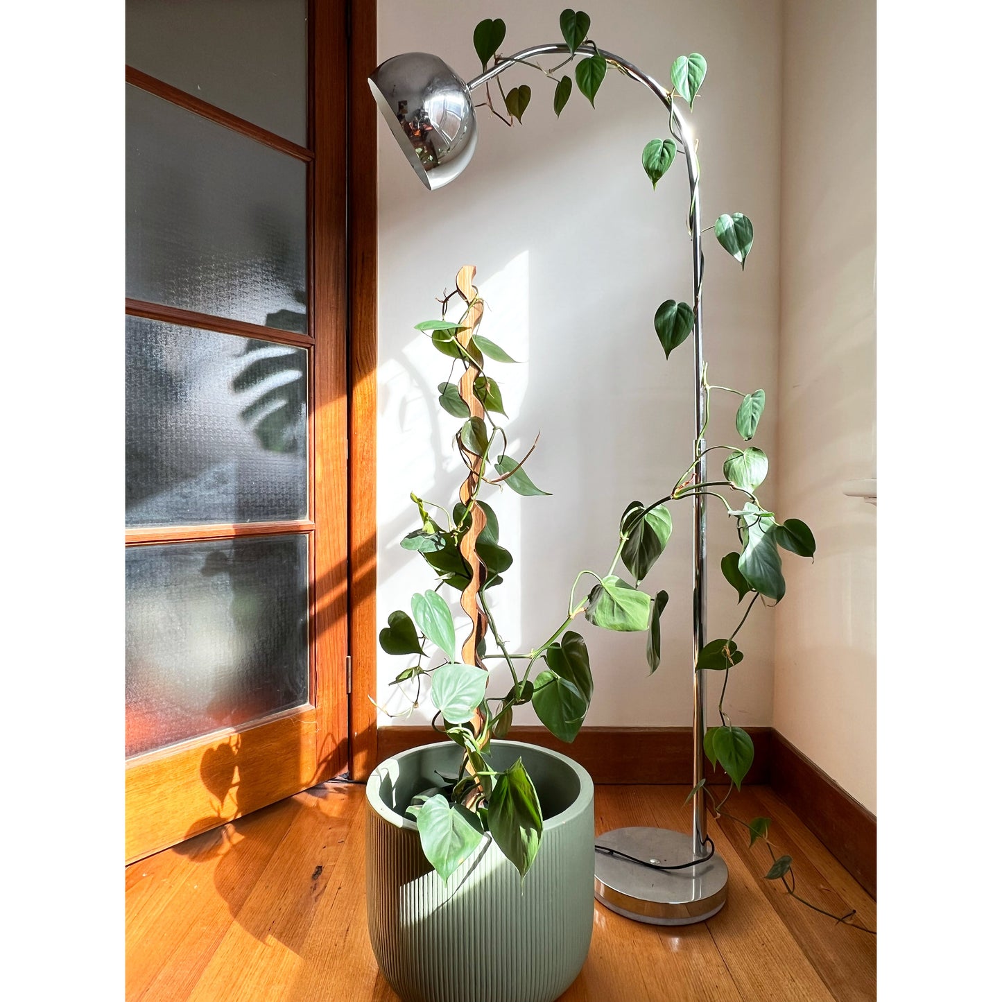 Wave I Plant Stake - Medium